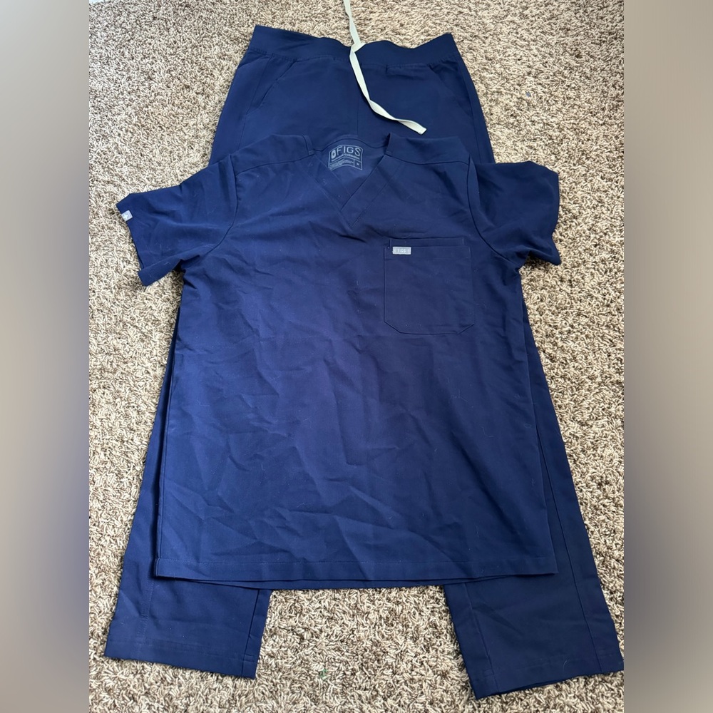 Men’s Figs scrub set